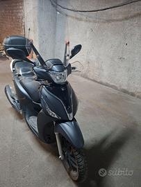 Moto people 200