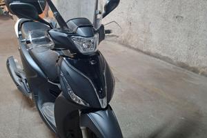 Moto people 200