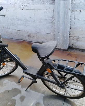 due biciclette a motore Solex