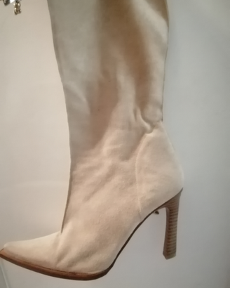 Stivale scamosciato beige