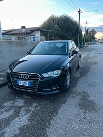 Audi A3 Sportback 1.6 tdi Ambition 105 cv