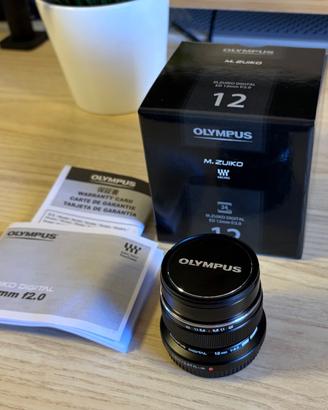 Obiettivo Olympus M.Zuiko Digital ED 12mm F2.0