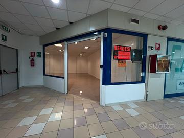 Locale commerciale ristrutturato alba adriatica