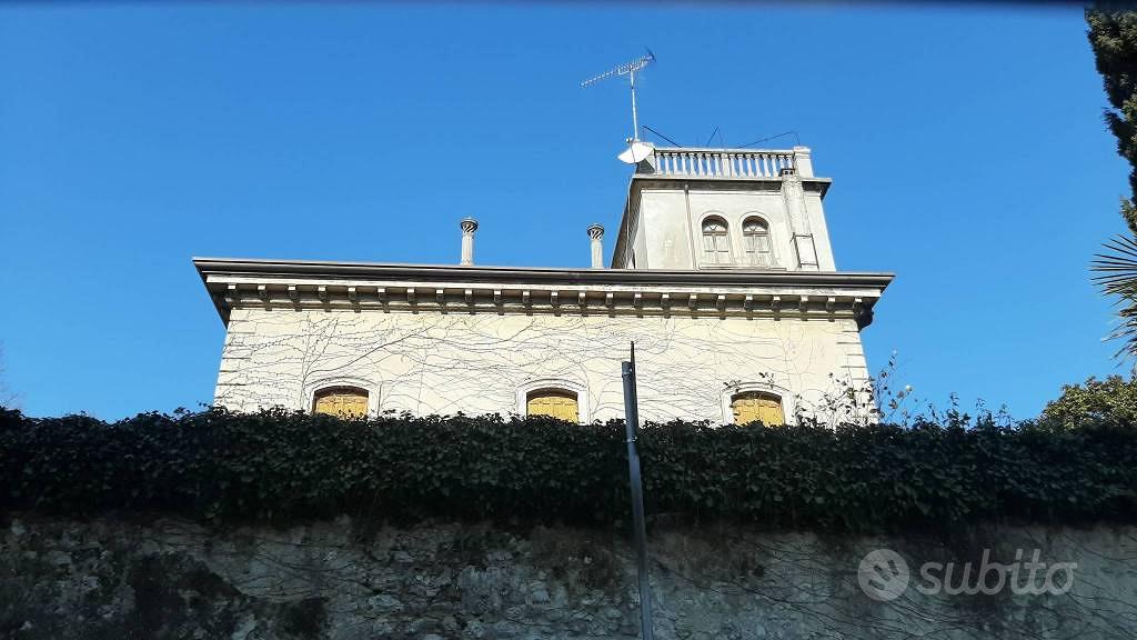 Villa di 570 m² con più di 5 locali e box auto a U
