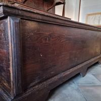 Cassapanca restaurata in castagno