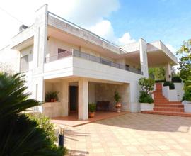 Villa a Martina Franca, via Mottola, 7 locali