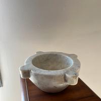 Antico mortaio in marmo