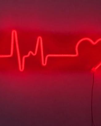 Neon Sign “Haeratbeat” con Forma di Cuore