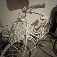Bici bianca verniciata