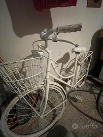 Bici bianca verniciata
