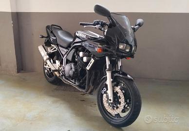YAMAHA FZS600 FAZER 1998 - BLACK VERSION