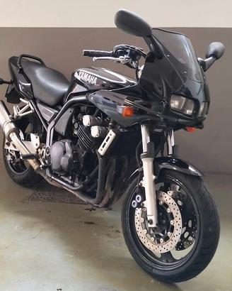 YAMAHA FZS600 FAZER 1998 - BLACK VERSION