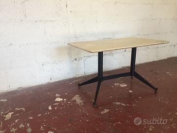 Tavolo da caffe' anni '50