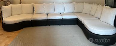 Divano modulabile in ecopelle nero e tessuto bianc