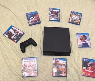 Ps4 con 8 giochi leggere bene