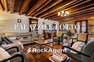 Attività / Licenza di 915 m² con più di 5 locali a