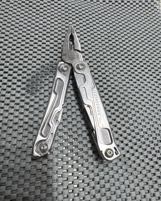 Leatherman Rev