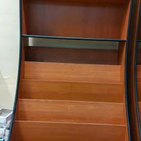 Librerie/mobili in legno con parte bassa graduata