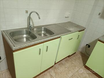 cucina completa di elettrodomestici 