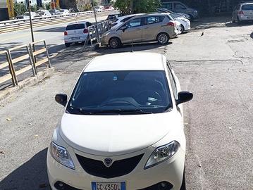 Lancia Y Hybrid 70 cv   32400 km