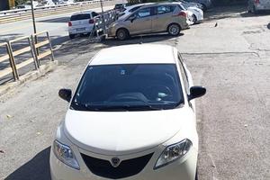 Lancia Y Hybrid 70 cv   32400 km
