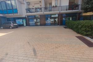 Spazio Commerciale Polifunzionale con parcheggio