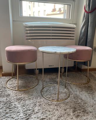 Tavolino in marmo e 2 pouf