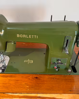 Macchina da cucire BORLETTI vintage con mobile ori