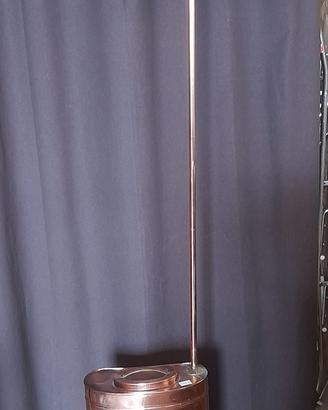 Lampada da terra con supporto pompa irrogatrice