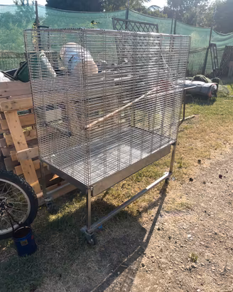 Voliera in acciaio con ruote