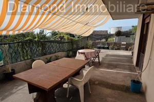 Appartamento con cortile e terreno a Sant'Alfio
