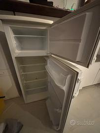 Mini cucina e frigorifero