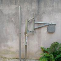 Puntello montacarichi con bandiera e carrucola