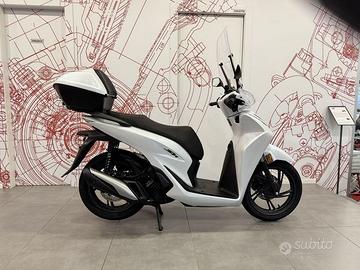 Honda SH 125 - bauletto keyless e parabrezza ...