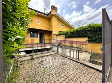 PORZIONE DI TRIFAMILIARE A MONTE COMPATRI