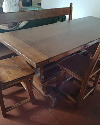 Tavolo in legno 