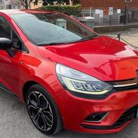 Renault Clio dCi 8V 90 CV EDC 5 porte Moschino Int