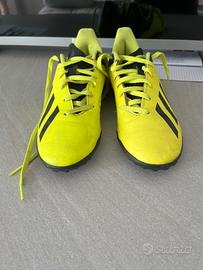 Scarpe da calcetto gialle fluo