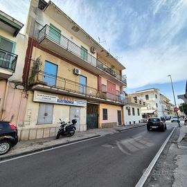 Caivano ad.via diaz con box auto e cantinola