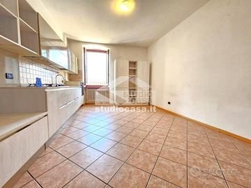 ZONA OSPEDALE: GRANDE 2 CAMERE CON CANTINA