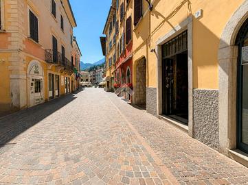NEGOZIO A GARGNANO