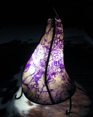 Lampada etnica con disegni viola