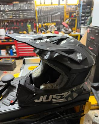 Casco just1