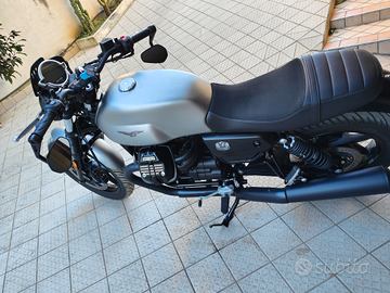 Moto Guzzi V7 850