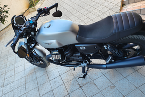 Moto Guzzi V7 850