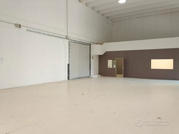 Spazi commerciali negozio /ufficio /magazzino