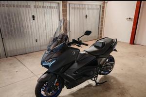 YAMAHA T MAX 560 AGOSTO 2025 