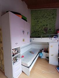 Cameretta da ragazza in legno