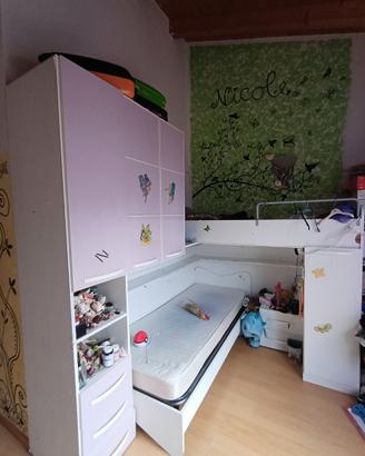 Cameretta da ragazza in legno