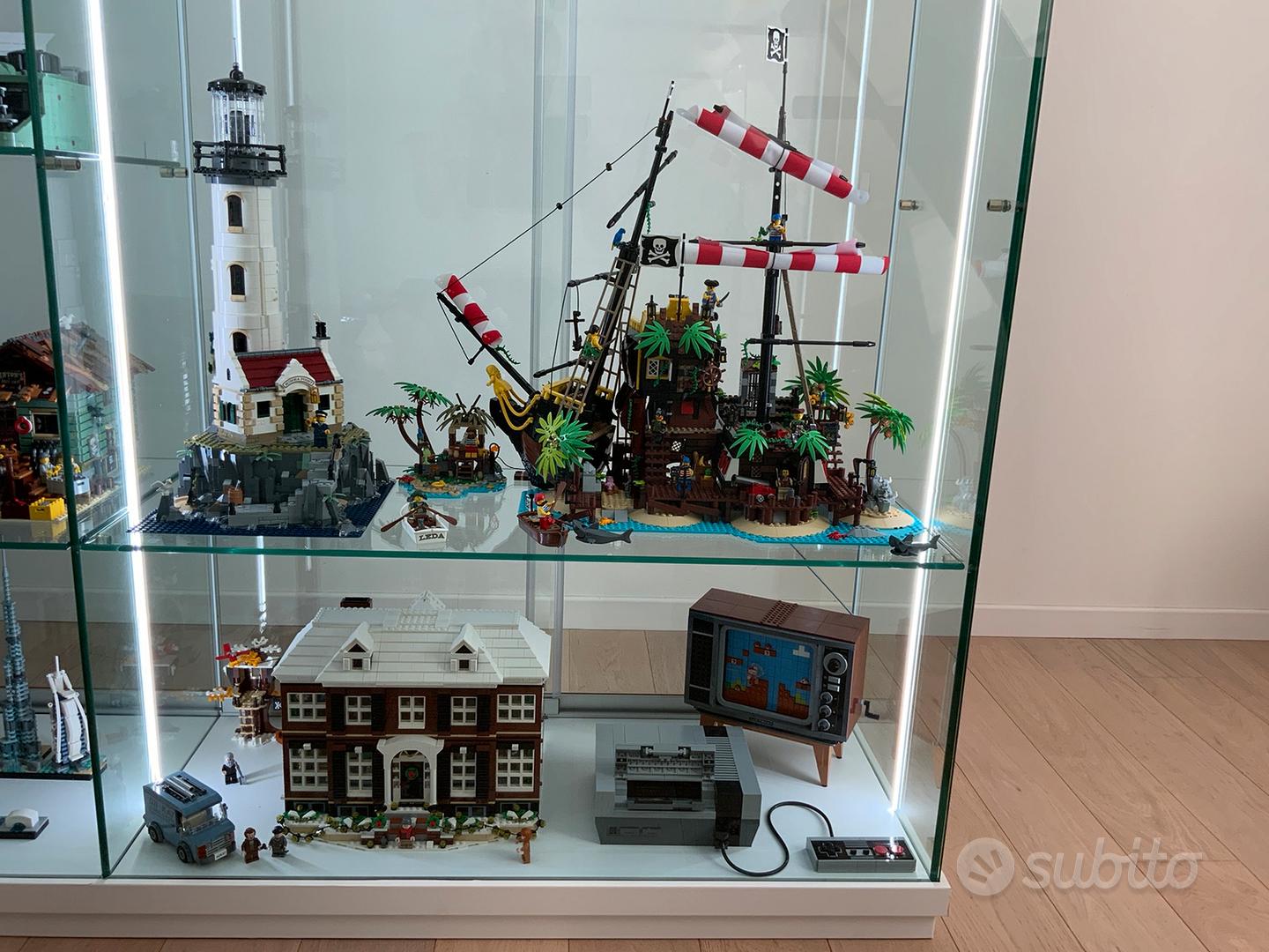 Collezione LEGO con vetrine - Collezionismo In vendita a Venezia